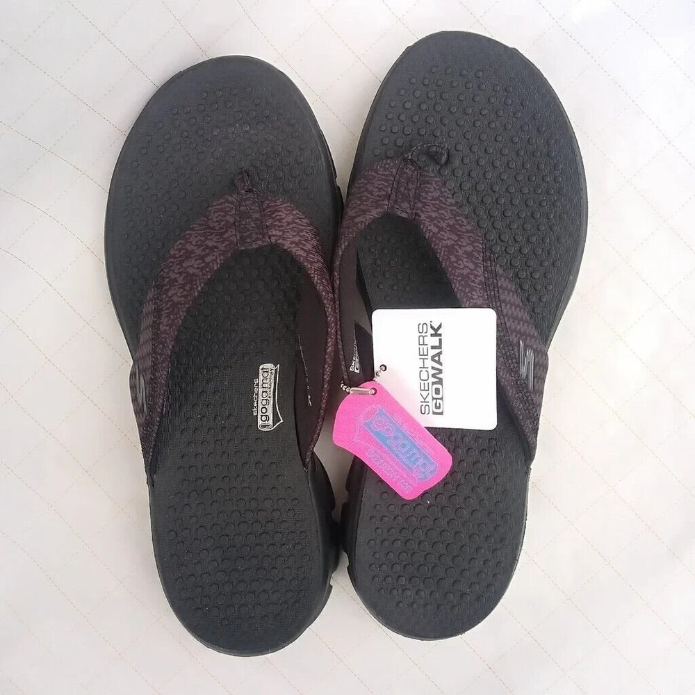 Skechers Size 8 Go Walk Goga Mat Black Flip Flops